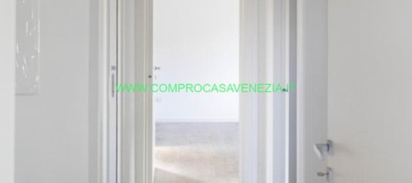 3 rooms Apartment in Venice, Italy No. 5650 15