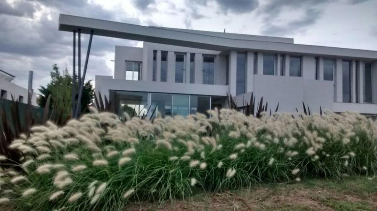 4 bedrooms House in Mar del Plata, Argentina No. 67621