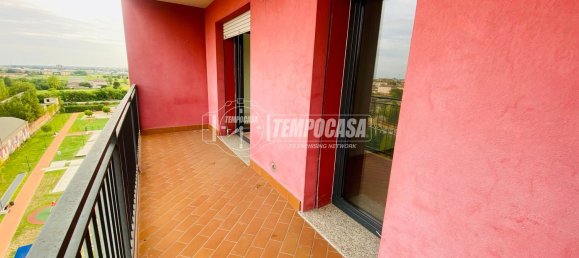 4 rooms Apartment in Brescia, Italy No. 307610 2