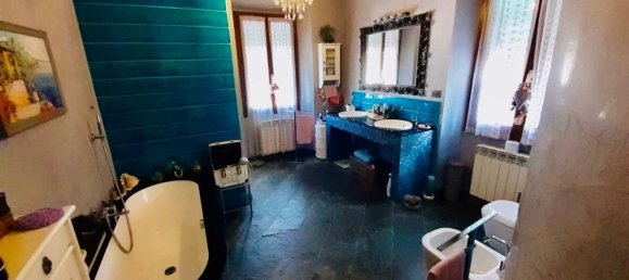 5 rooms Apartment in Campi Bisenzio, Italy No. 125262 16