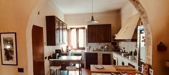 5 rooms Apartment in Campi Bisenzio, Italy No. 125262 4