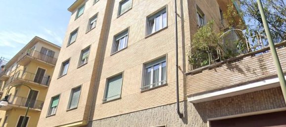 2 bedrooms Apartment in Turin, Italy No. 288181 2