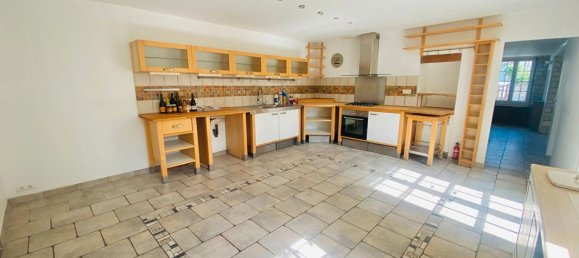 5 bedrooms House in Chambly, France No. 223796 2