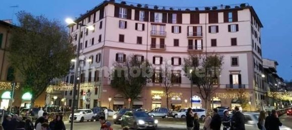 3 rooms Commercial property in Florence, Italy No. 71729 4