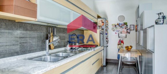 3 rooms Apartment in Rome, Italy No. 37670 9