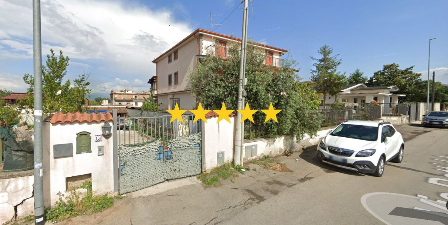 3 rooms Apartment in Rome, Italy No. 198835