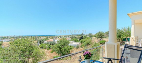 3 bedrooms House in Guia, Portugal No. 226305 7