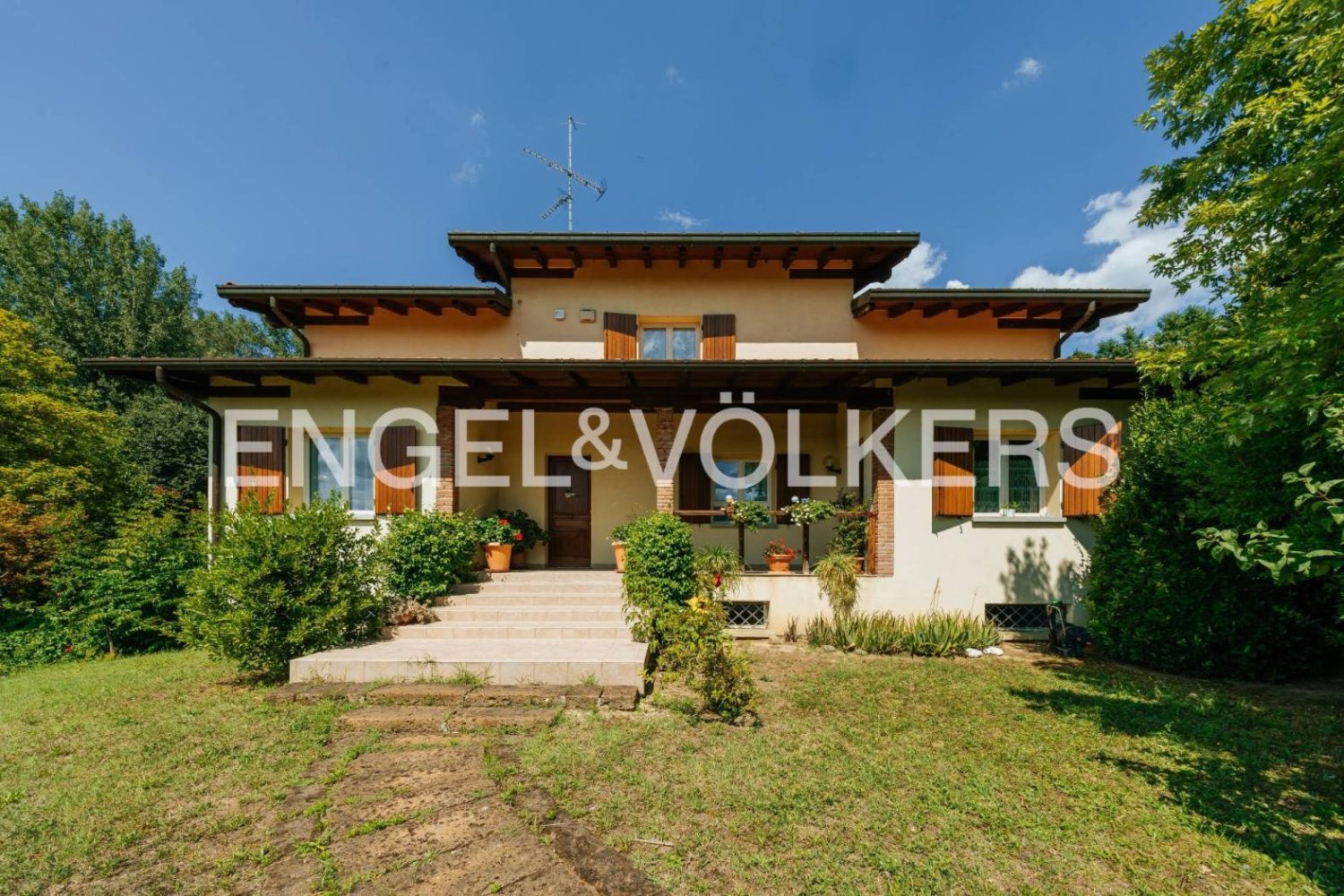 4 bedrooms Villa in Monte San Pietro, Italy No. 260876