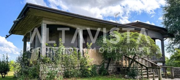 5 bedrooms Villa in Bedizzole, Italy No. 329054 4