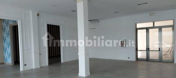 643m² Commercial property in Sassari, Italy No. 312926 13