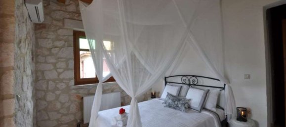 3 bedrooms Property in Zakynthos, Greece No. 572 9