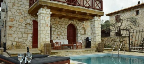 3 bedrooms Property in Zakynthos, Greece No. 572 3