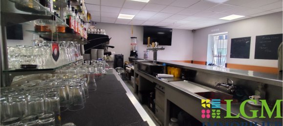 176m² Commercial property in Caveirac, France No. 290631 3