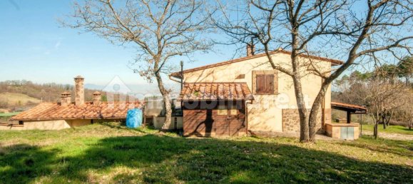 Дом с 4 спальнями в Кьянни, Италия № 232560 3