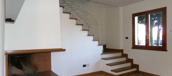 Casa de 5 habitaciónes en Montemurlo, Italy No. 147823 3