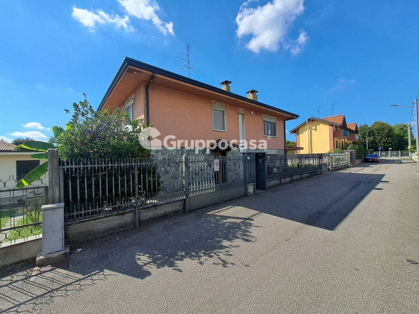 4 bedrooms Villa in Marcallo con Casone, Italy No. 382279