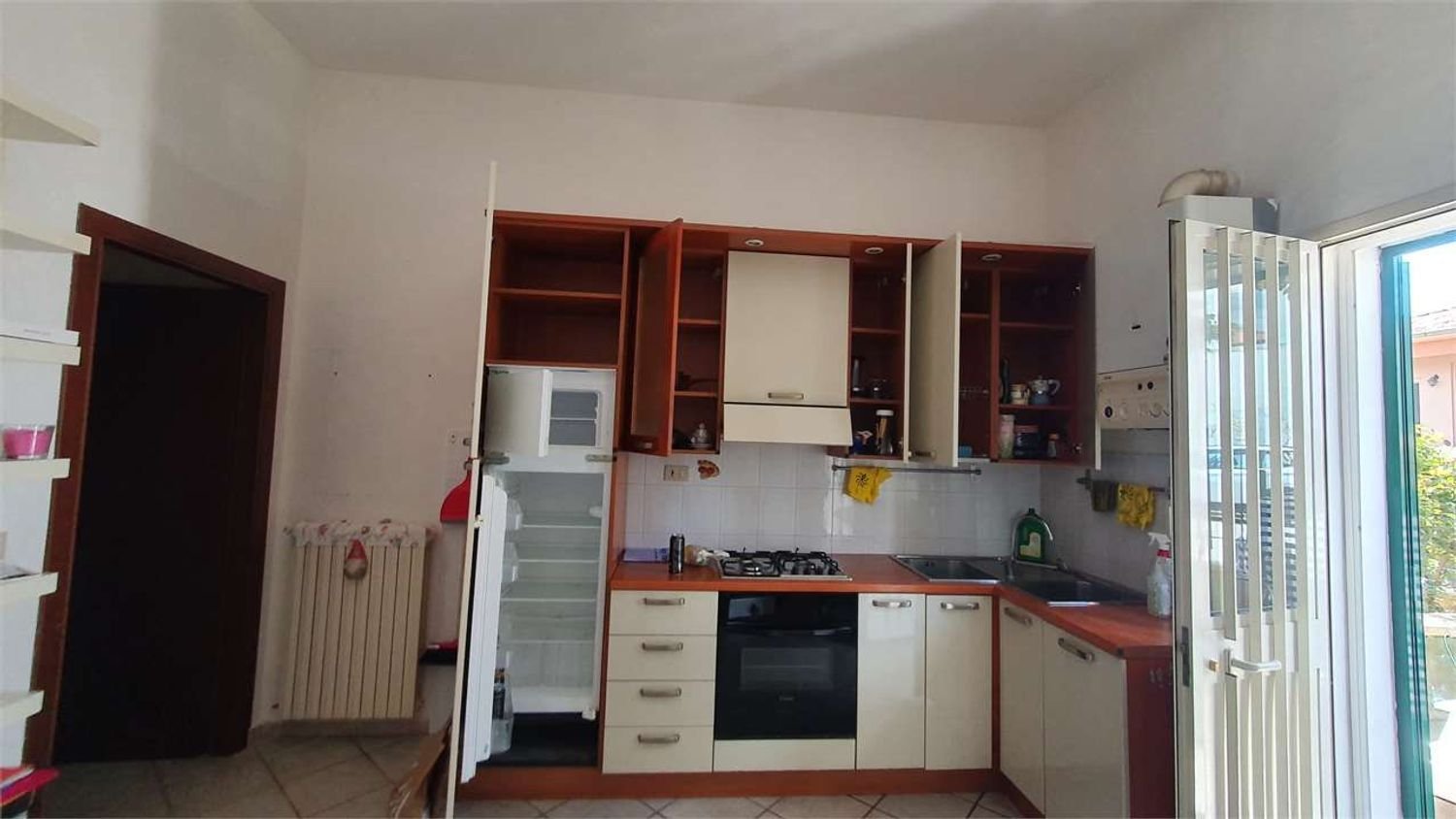 Квартира с 2 комнатами в Понтедера, Италия № 51007