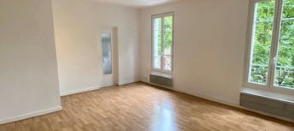 Studio in Le Bourget, France No. 306354 2