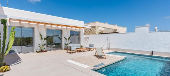 3 bedrooms Villa in Alicante, Spain No. 11692 2