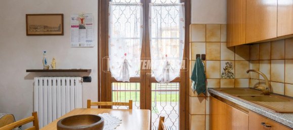 4 rooms Villa in Dalmine, Italy No. 233001 10