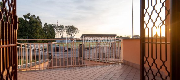 4 rooms Villa in Dalmine, Italy No. 233001 3