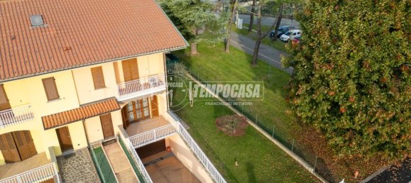 4 rooms Villa in Dalmine, Italy No. 233001 12