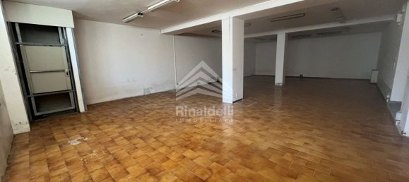 Gewerbliche Immobilie in Porto Sant'Elpidio, Italy 220m², Nr. 288665 11