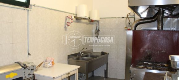 100m² Commercial property in Jesi, Italy No. 327192 17