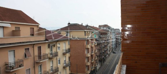 1 bedroom Apartment in Turin, Italy No. 121247 4