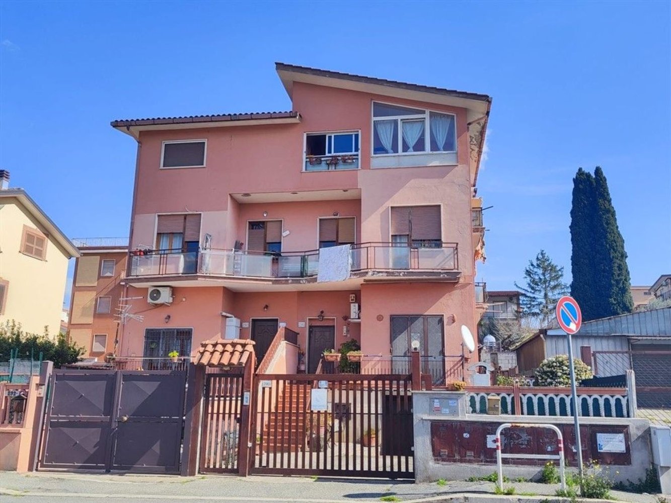 3 rooms Apartment in Rome, Italy No. 67944