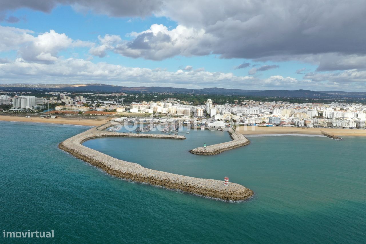 9 غرف نوم بناية في Quarteira, Portugal رقم 96471