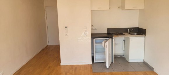 Studio in Saint-Germain-en-Laye, France No. 318184 3