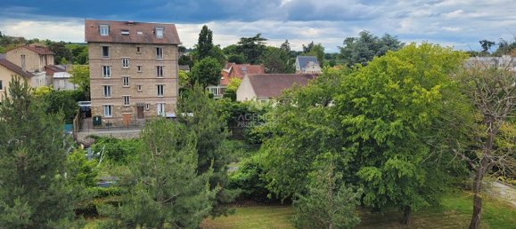 Studio in Saint-Germain-en-Laye, France No. 318184 2