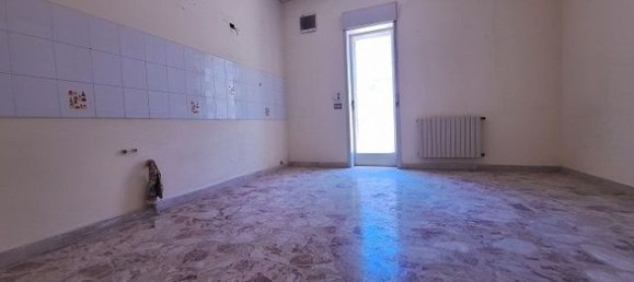 4غرفة شقة في Vittoria, Italy رقم 118116 4