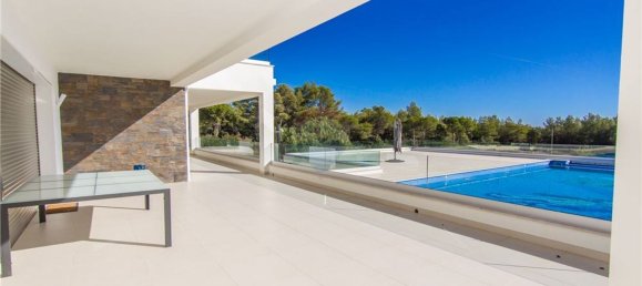 Дом с 5 спальнями в Алвор, Португалия № 186958 19