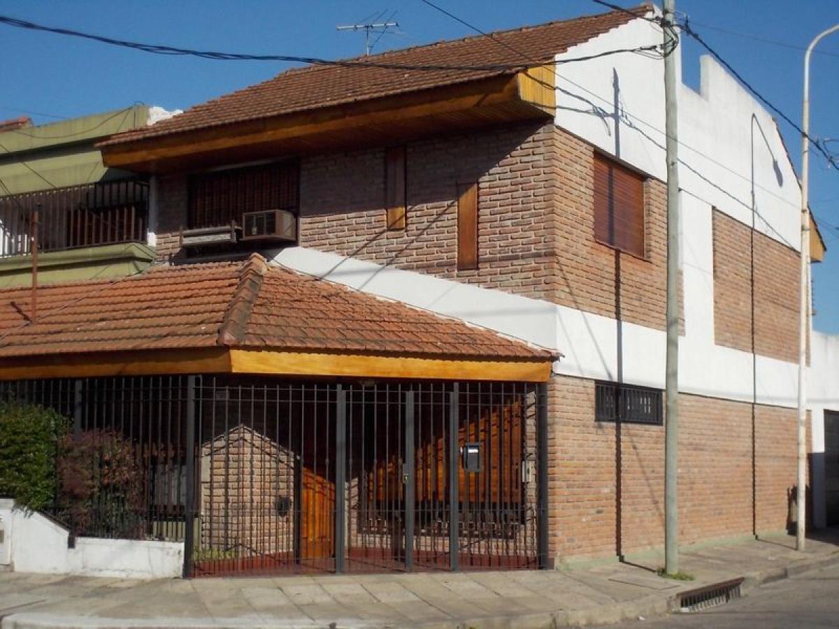 4 Schlafzimmer Haus in Lanus, Argentina, Nr. 70610