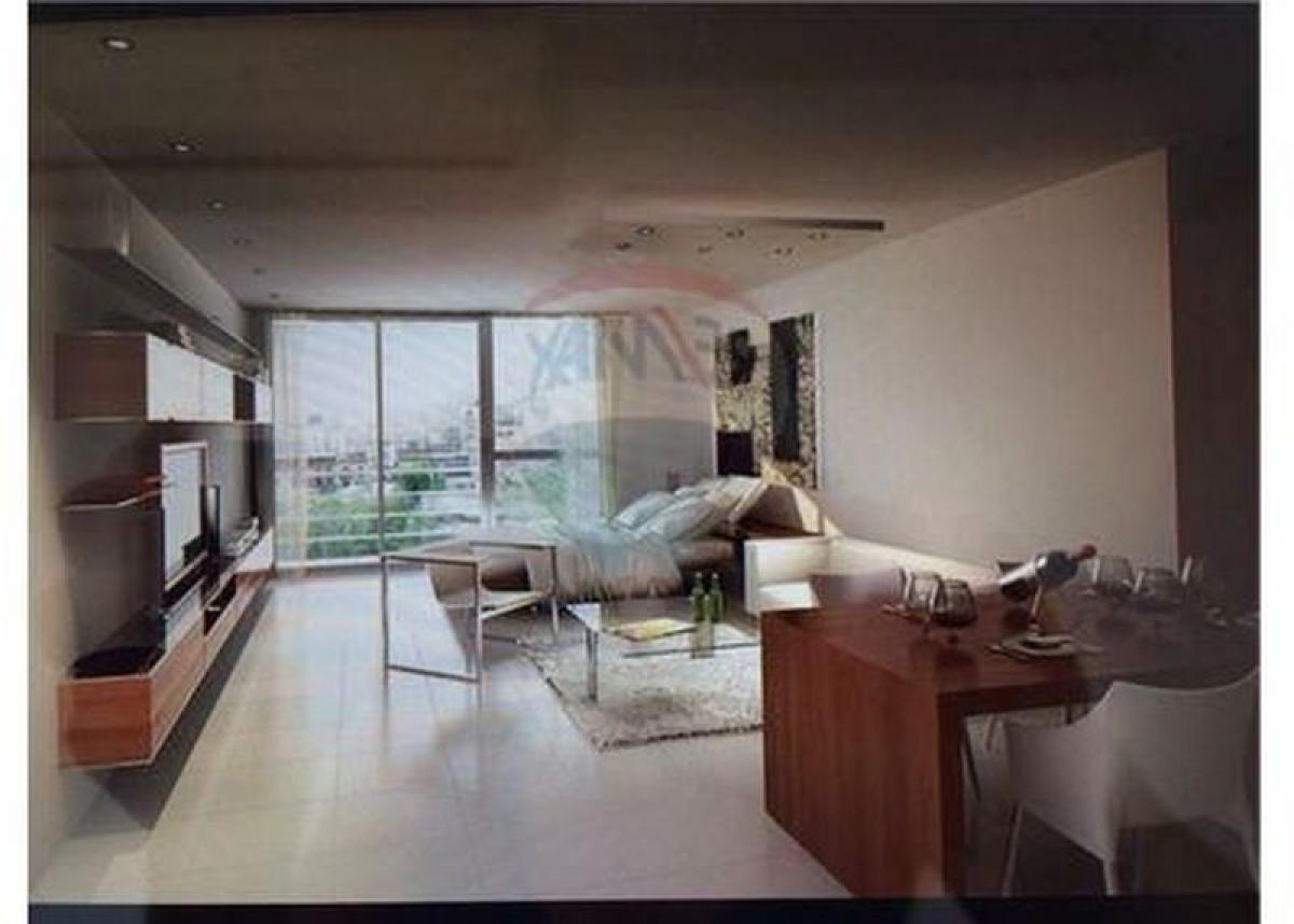 Studio in Avellaneda, Argentina No. 57285