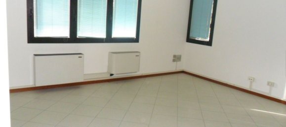 88m² Office in Albignasego, Italy No. 132216 4