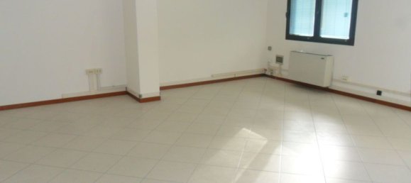 88m² Office in Albignasego, Italy No. 132216 2