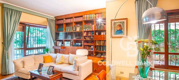 3 bedrooms Apartment in Rome, Italy No. 272632 2