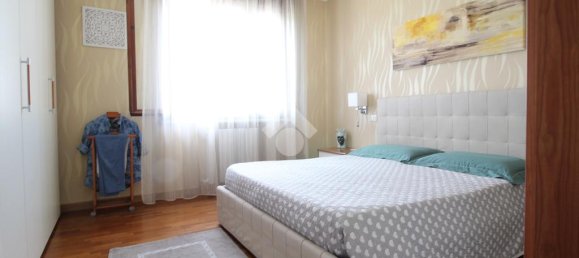 Квартира с 2 спальнями в Судзара, Италия № 329570 3