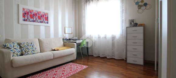 Квартира с 2 спальнями в Судзара, Италия № 329570 4