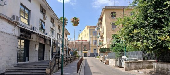 5 rooms Office in Naples, Italy No. 325222 22