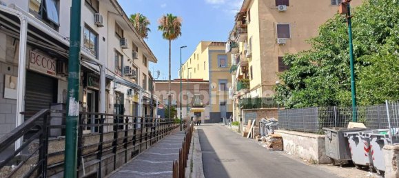 5 rooms Office in Naples, Italy No. 325222 24