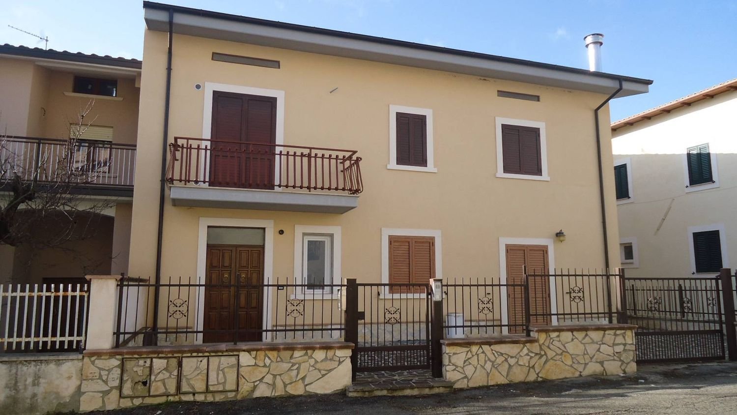 5 rooms House in Prata d'Ansidonia, Italy No. 268734