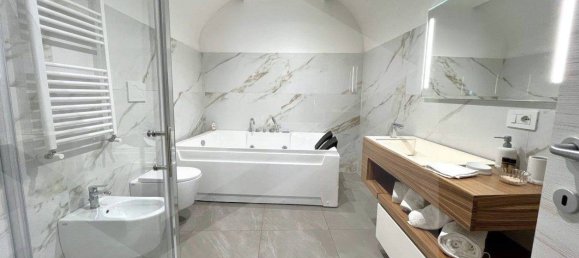 Casa de 3 habitaciónes en Triggiano, Italy No. 28741 2