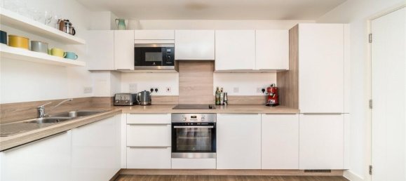 2 bedrooms Apartment in London, United Kingdom No. 12791 4