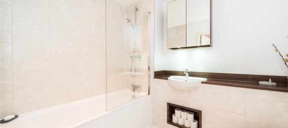 2 bedrooms Apartment in London, United Kingdom No. 12791 7