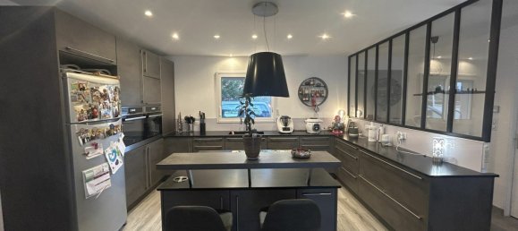 4 bedrooms House in Loyettes, France No. 203213 2