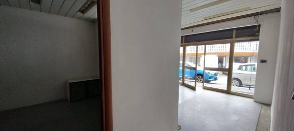 3 rooms Commercial property in Rome, Italy No. 292057 12